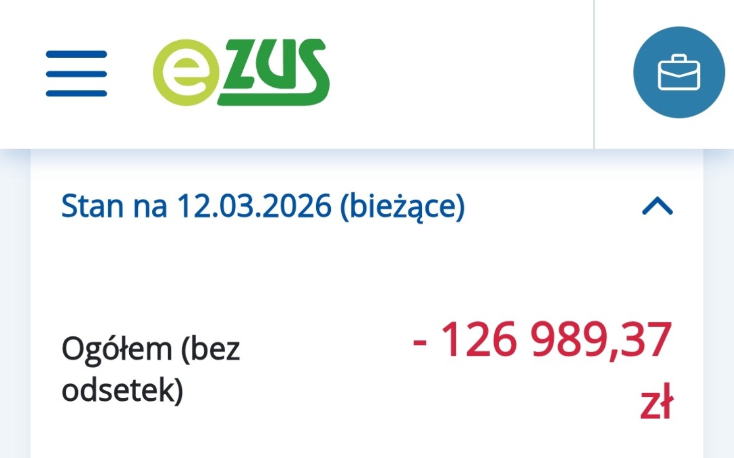 
        Osoba z uśmiechem, w tle ciemna noc.
    