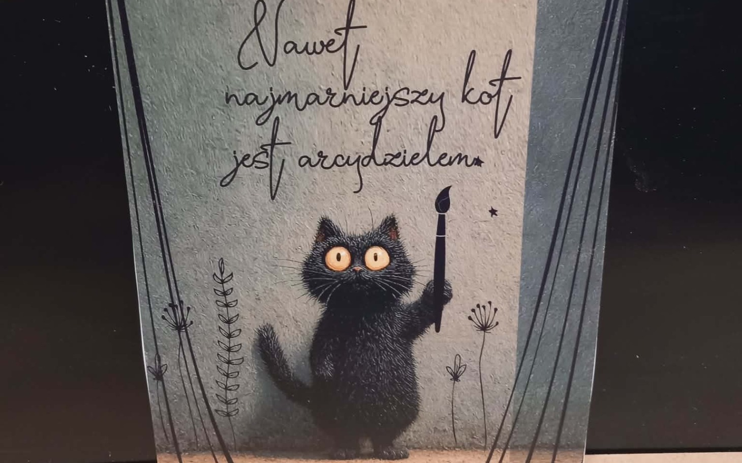 
        Ilustracja kota z pędzlem, z napisem o jego talencie.
    