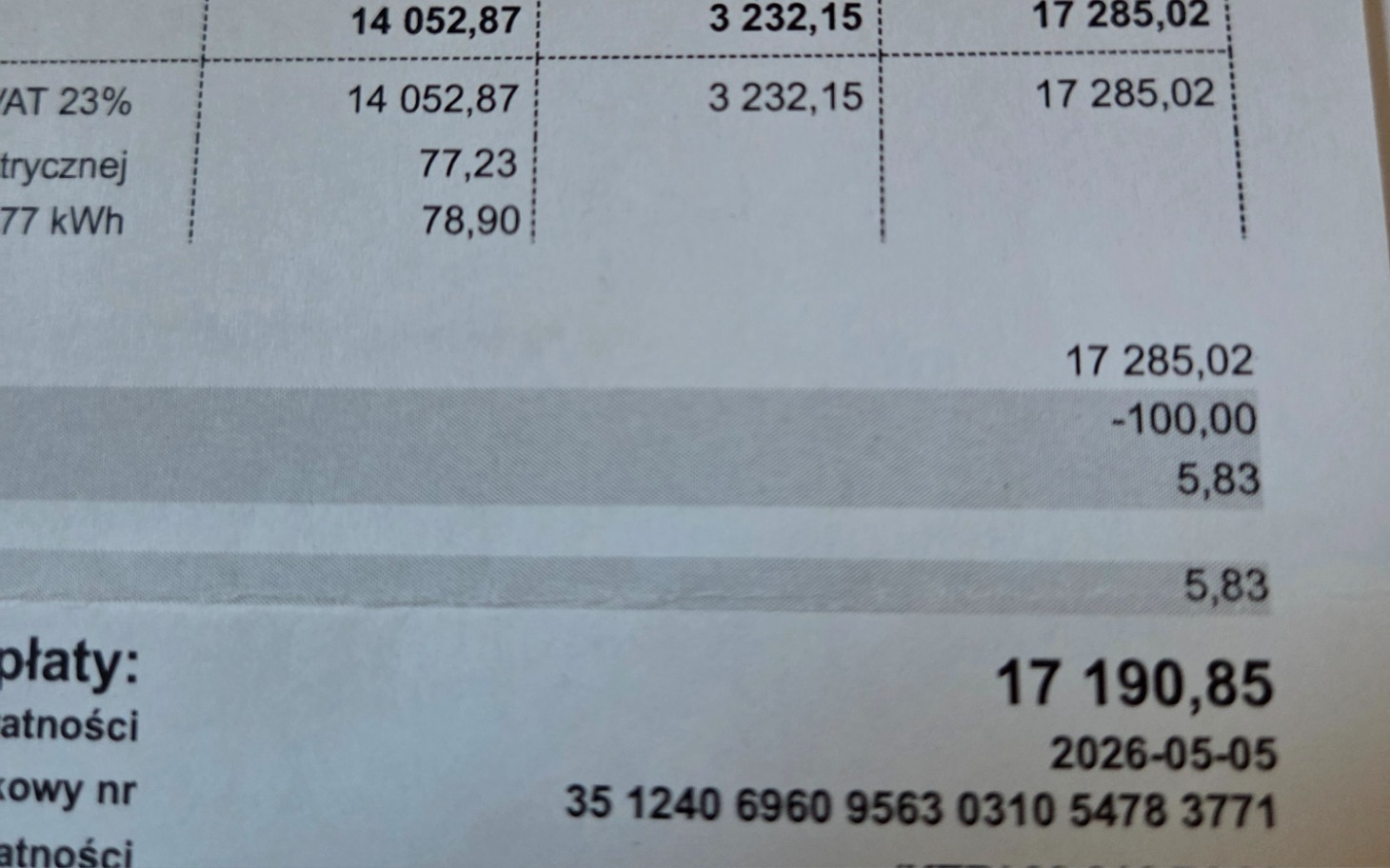
        Rachunek z opłatami, szczegóły finansowe.
    