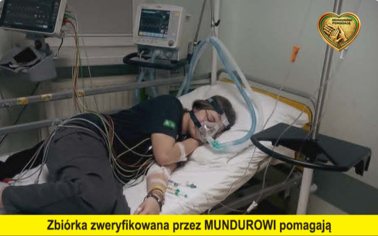 
        Świeciłe panel tramontowy, uśmiechnięta osoba
    