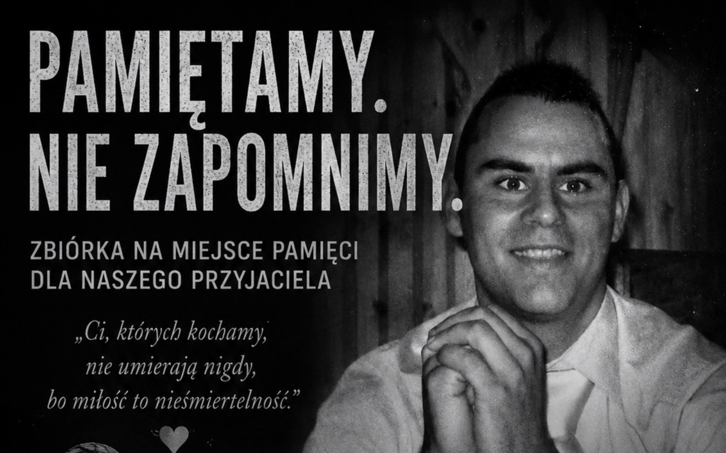 
        Przyciągający uwagę, mężczyzna w stroju Strongman podnosi ciężary.
    