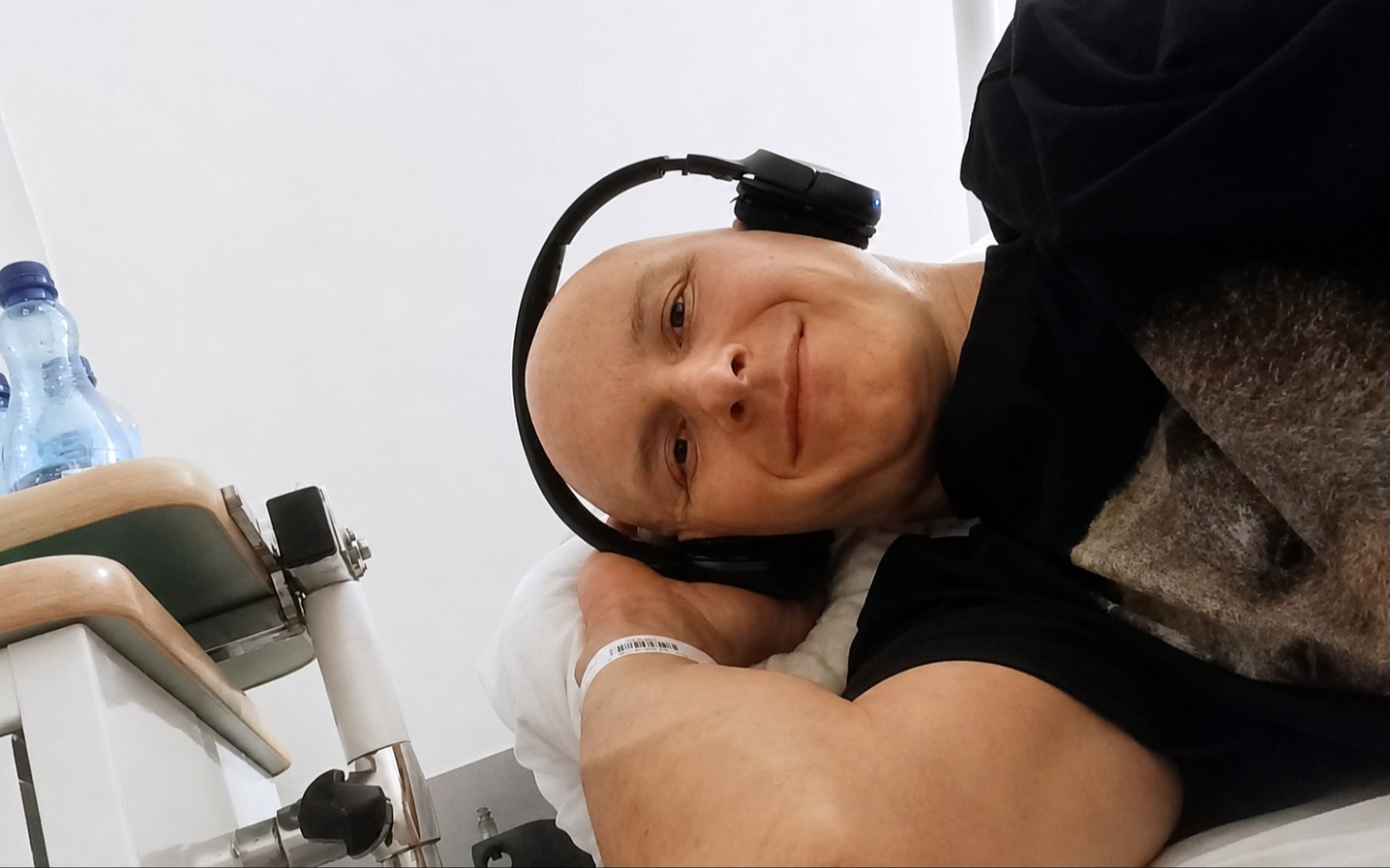 
        Droga z liści i żwiru w parku
    