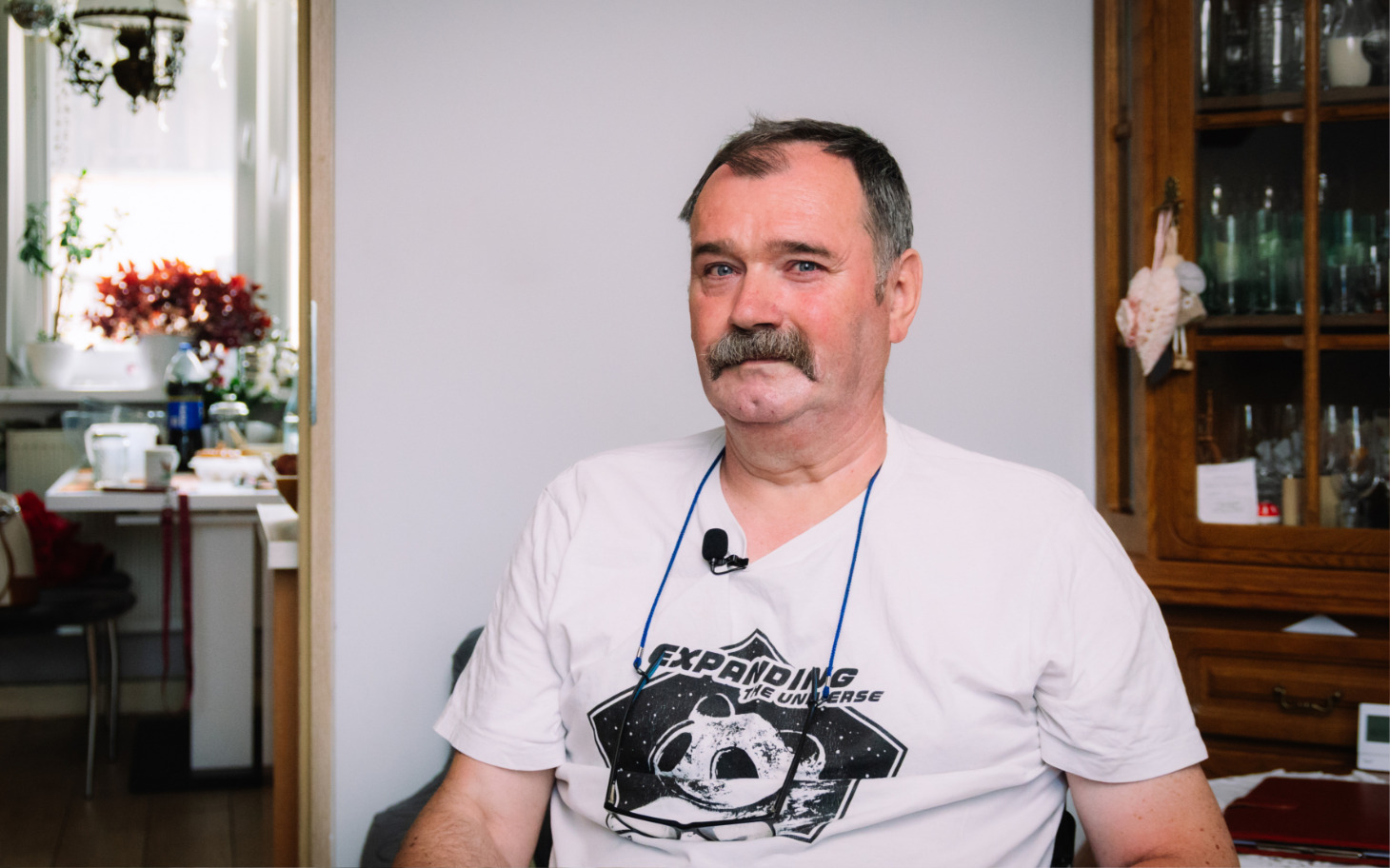
        Zbliżenie na pyszczek konia w stajni, bliska fotografię.
    