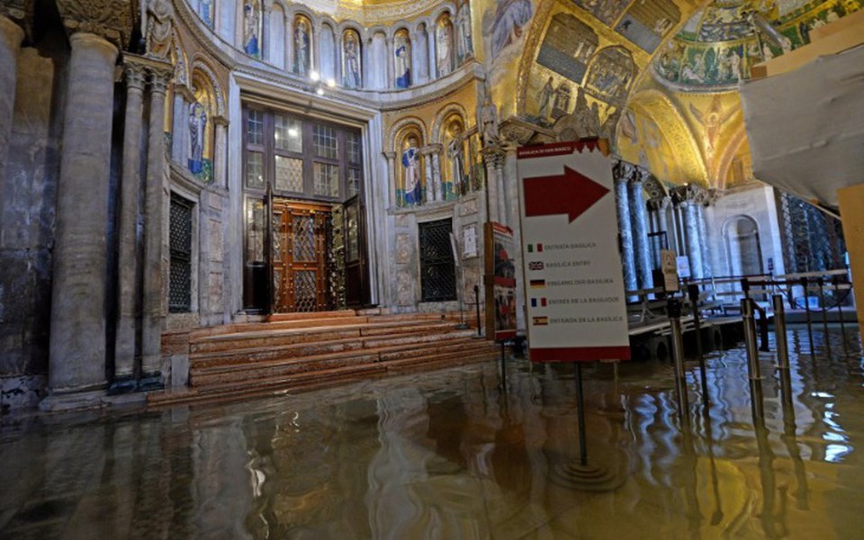 
        Zbiórka Ratunek bazyliki w Wenecji - zdjęcie główne
    